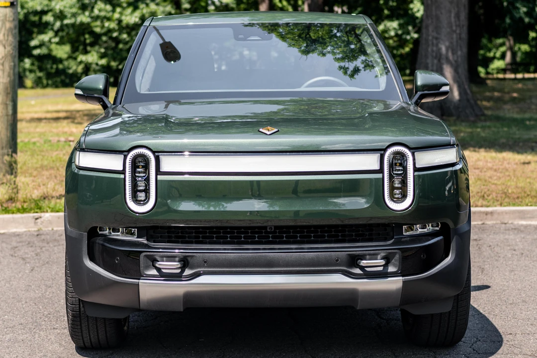2022 Rivian R1T - Image 2 of 31