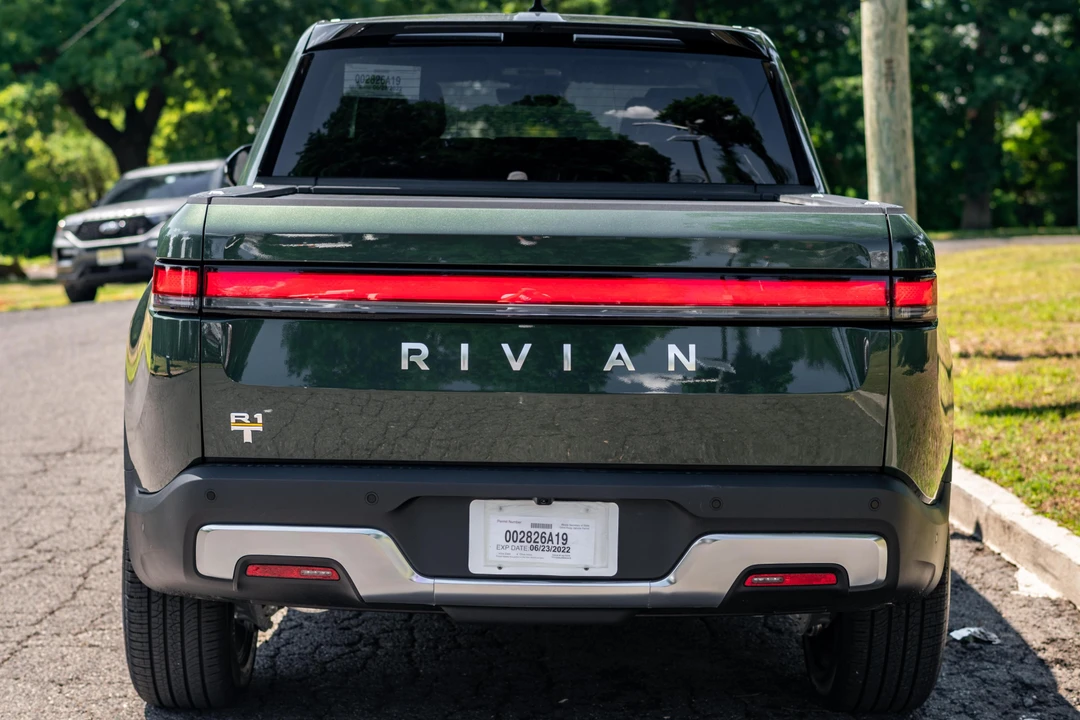 2022 Rivian R1T - Image 5 of 31