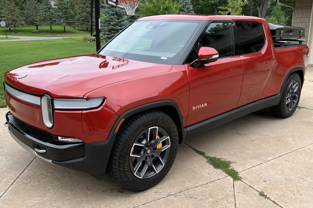 2022 Rivian R1T - Image 2 of 8