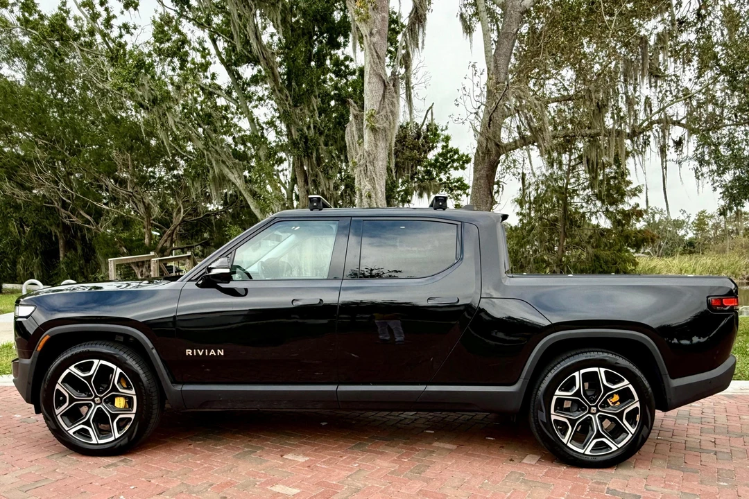 2022 Rivian R1T - Image 3 of 31