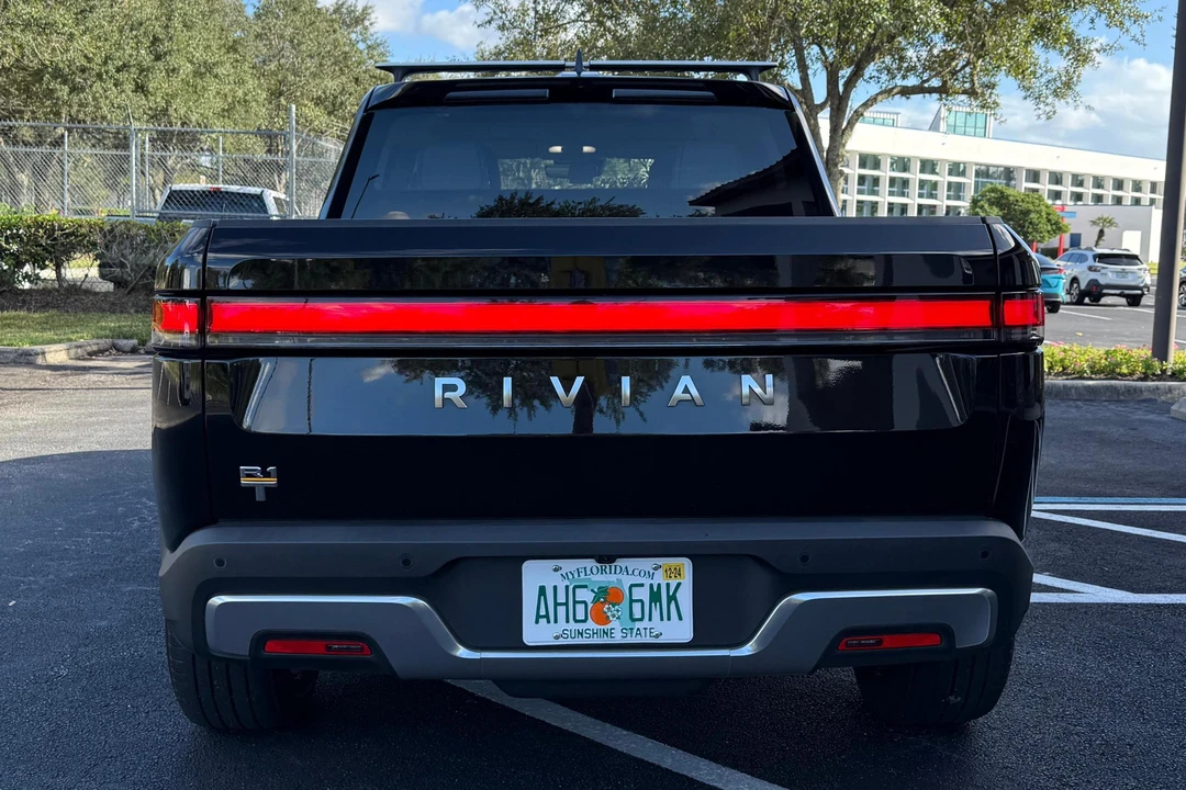 2022 Rivian R1T - Image 5 of 31