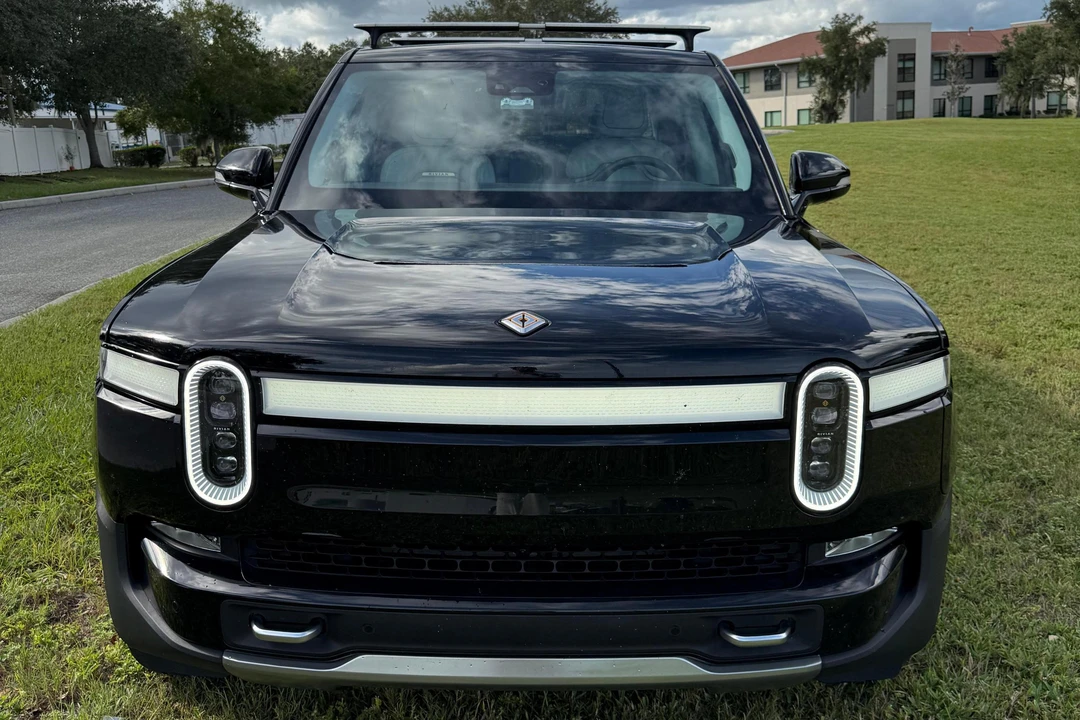 2022 Rivian R1T - Image 2 of 31
