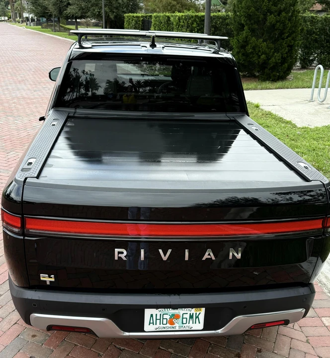 2022 Rivian R1T - Image 17 of 31