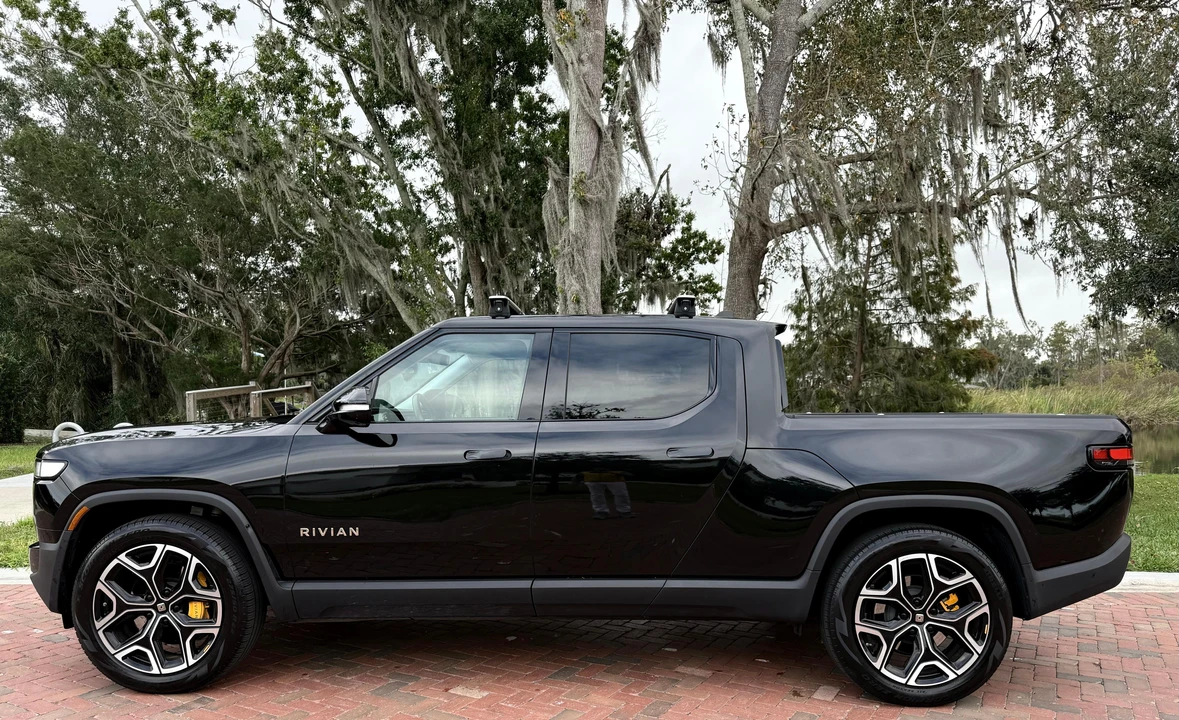 2022 Rivian R1T - Image 13 of 31