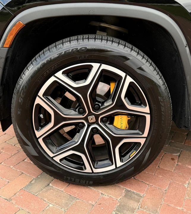 2022 Rivian R1T - Image 28 of 31