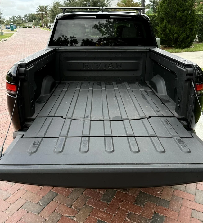 2022 Rivian R1T - Image 18 of 31