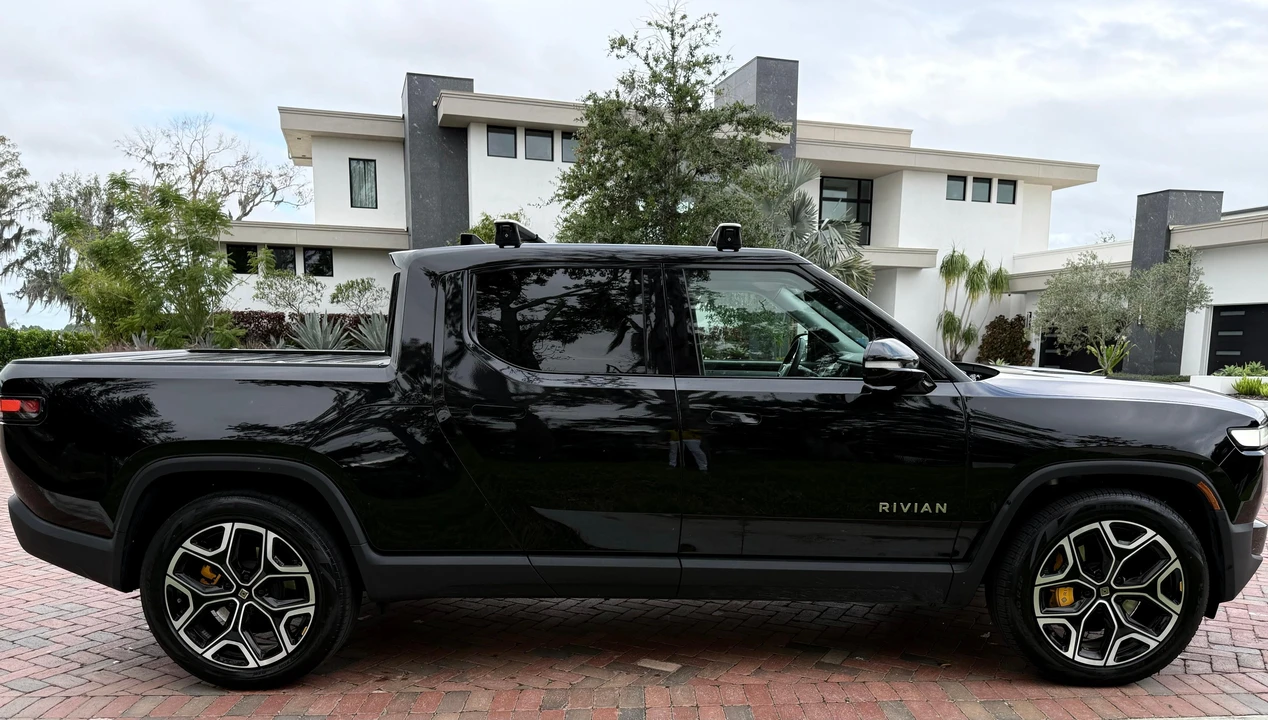 2022 Rivian R1T - Image 21 of 31