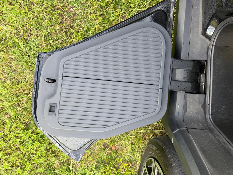 2022 Rivian R1T - Image 27 of 31