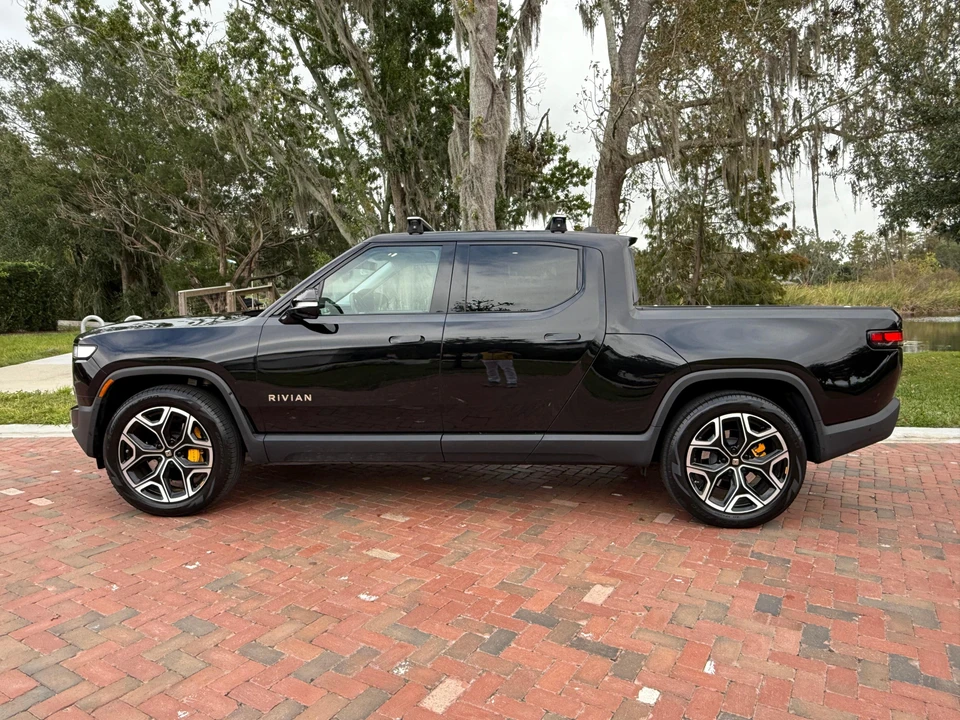 2022 Rivian R1T - Image 12 of 31