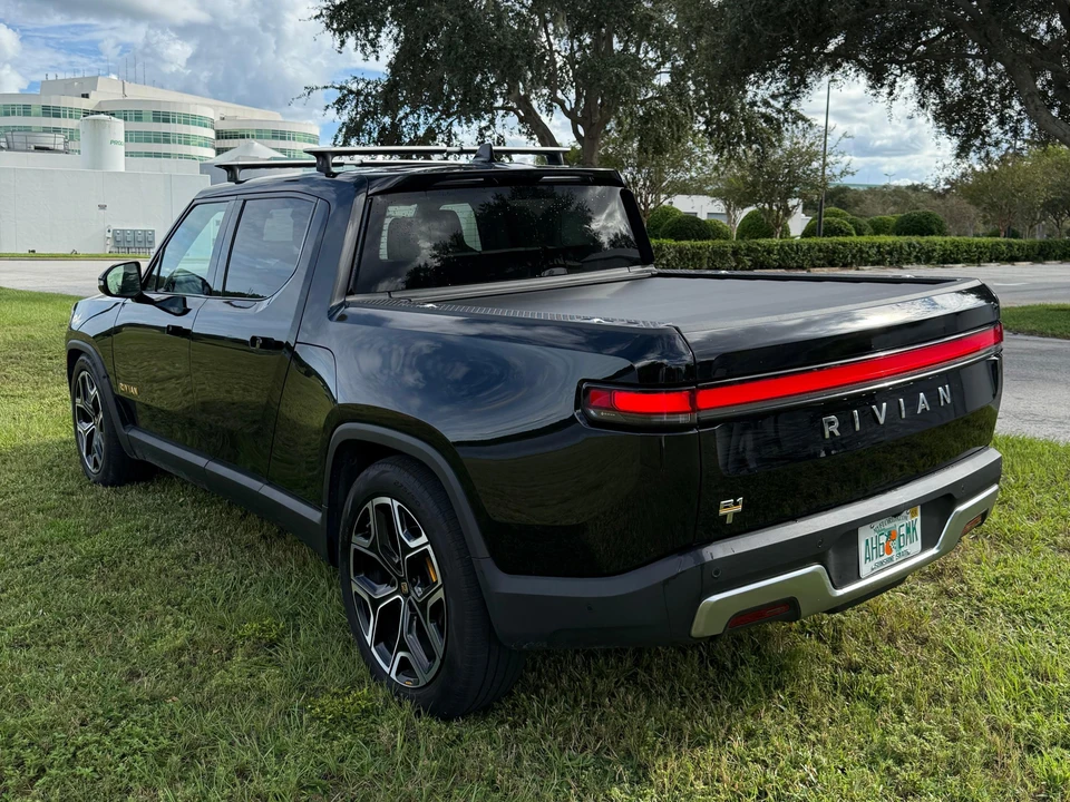 2022 Rivian R1T - Image 15 of 31
