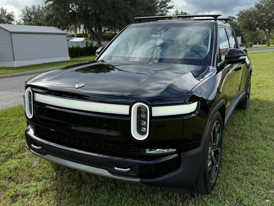2022 Rivian R1T - Image 8 of 31