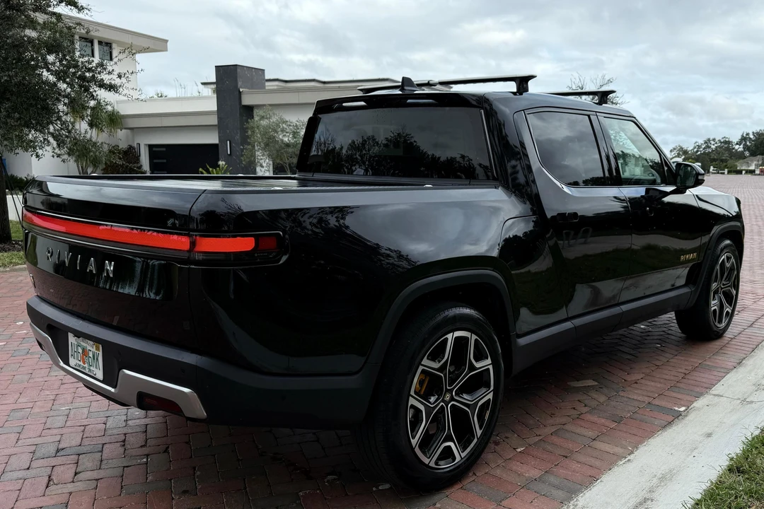 2022 Rivian R1T - Image 4 of 31