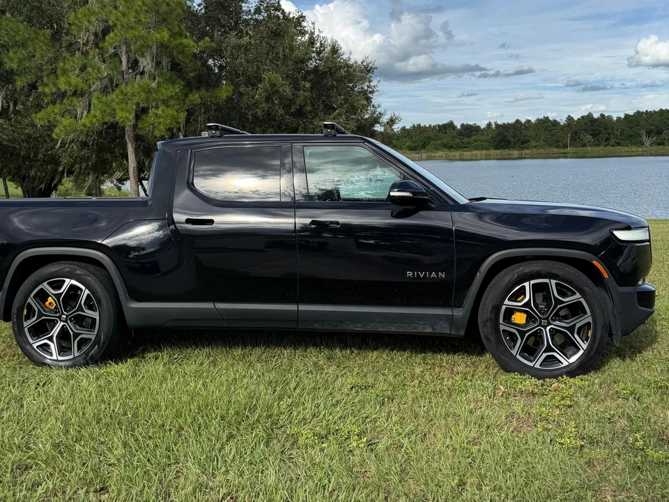2022 Rivian R1T - Image 20 of 31