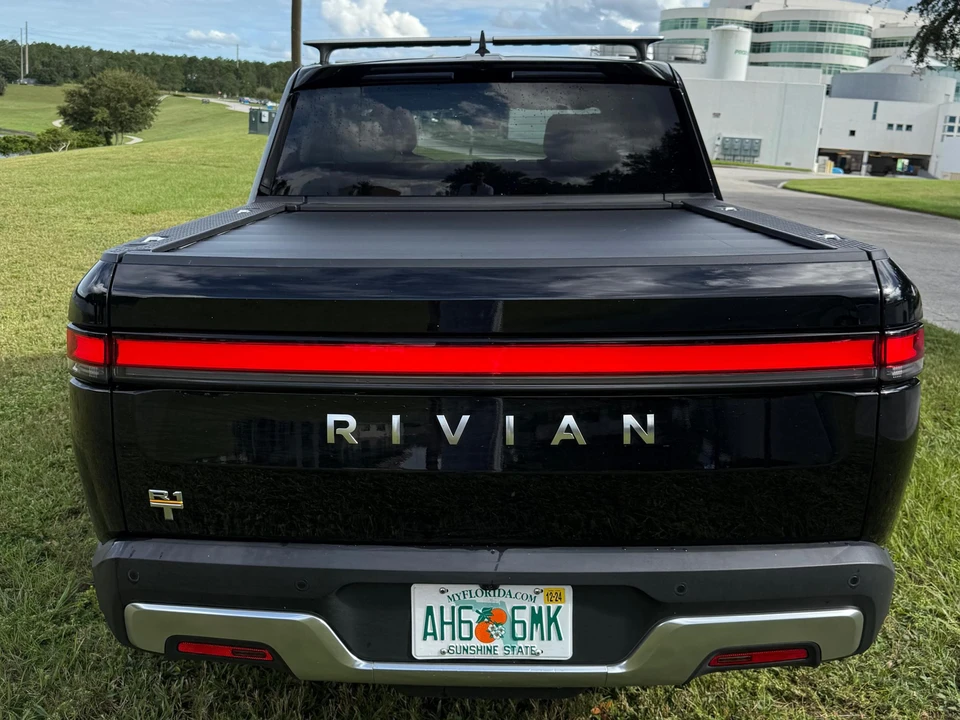 2022 Rivian R1T - Image 16 of 31