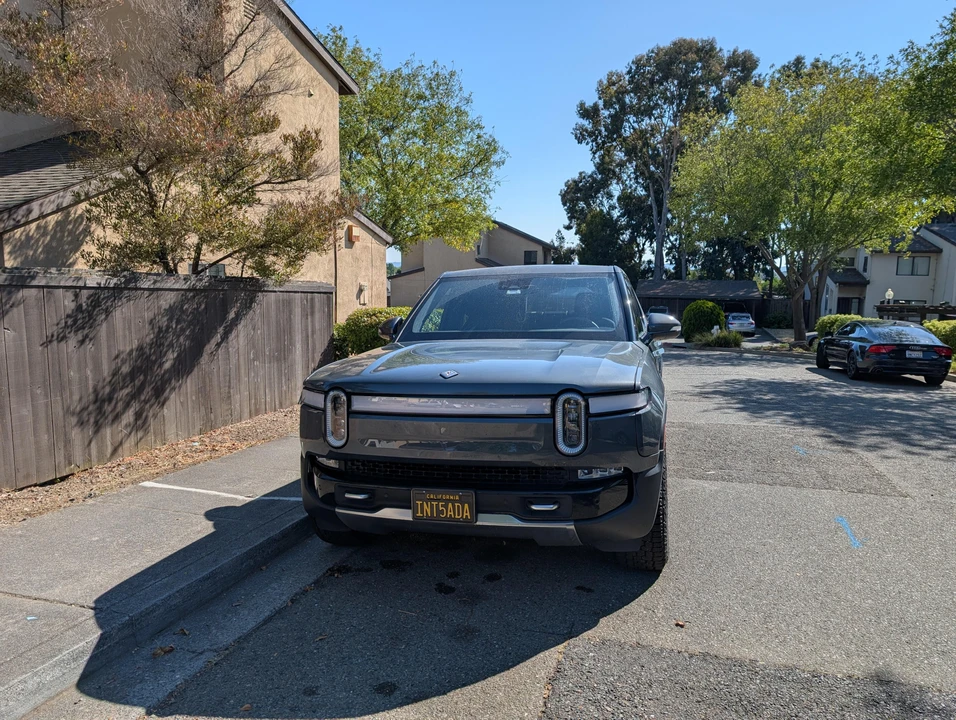 2022 Rivian R1T - Image 7 of 31