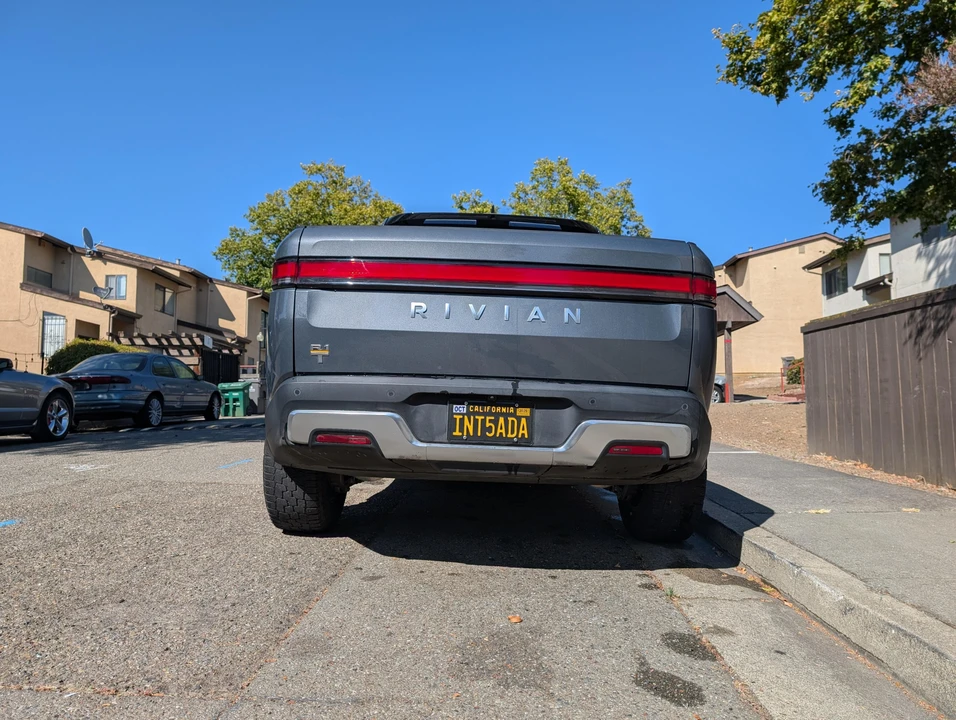 2022 Rivian R1T - Image 12 of 31