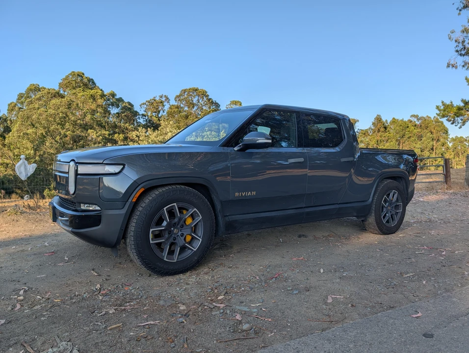 2022 Rivian R1T - Image 18 of 31