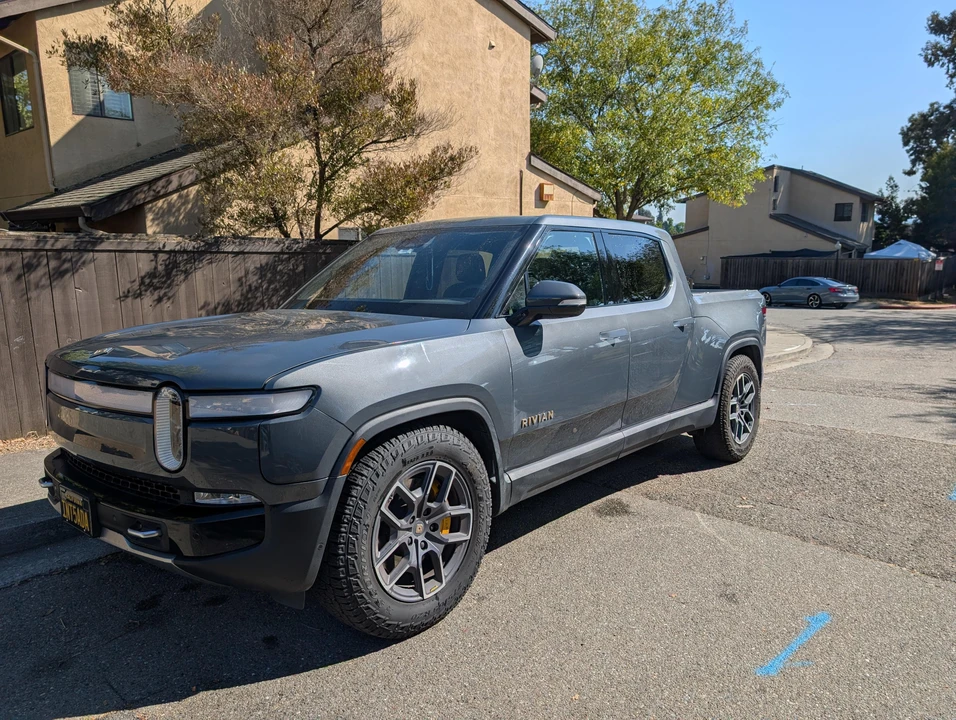 2022 Rivian R1T - Image 8 of 31