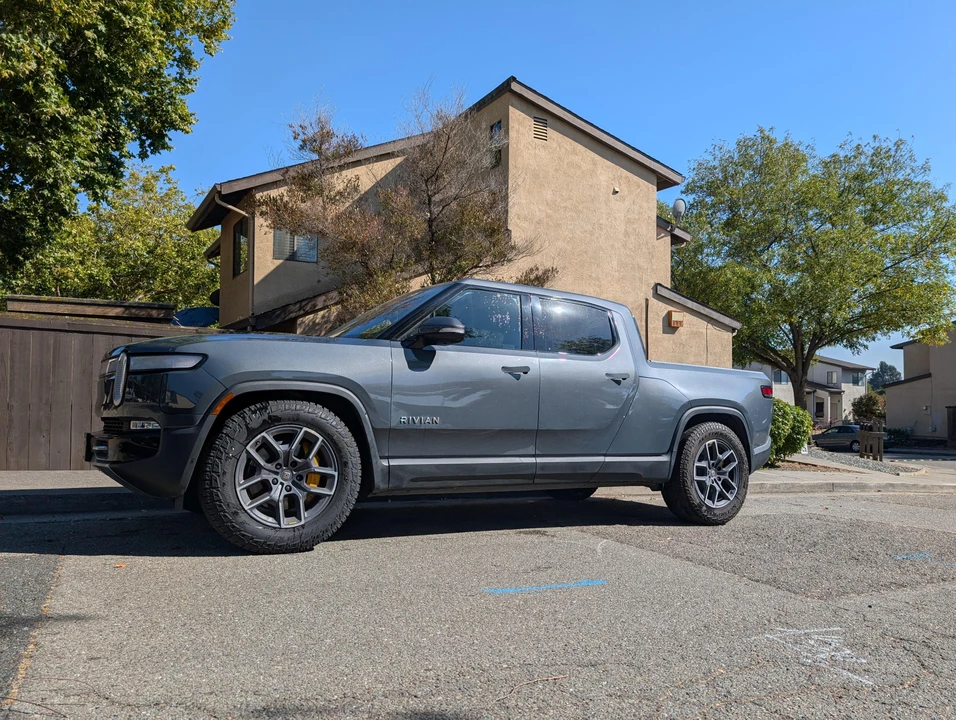 2022 Rivian R1T - Image 9 of 31