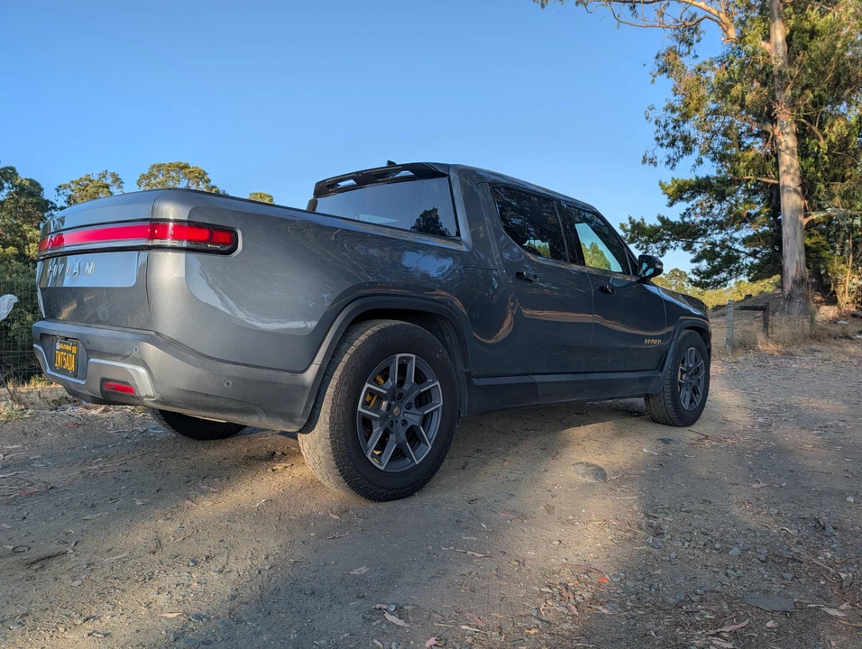 2022 Rivian R1T - Image 25 of 31