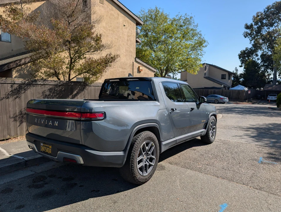 2022 Rivian R1T - Image 13 of 31