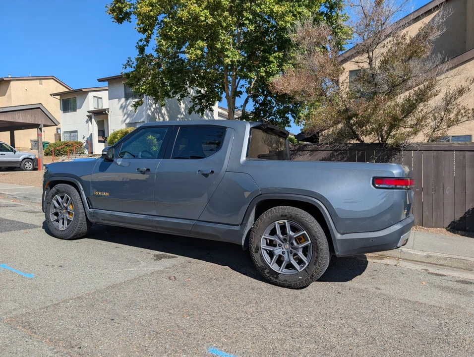 2022 Rivian R1T - Image 10 of 31