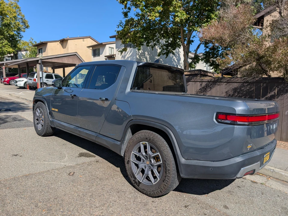 2022 Rivian R1T - Image 11 of 31