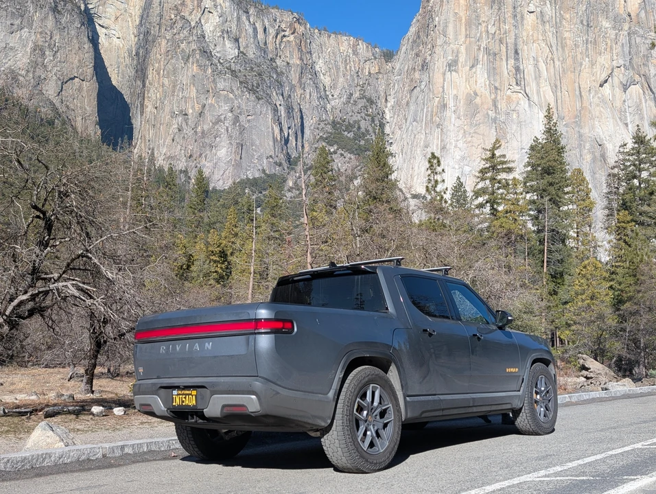 2022 Rivian R1T - Image 26 of 31