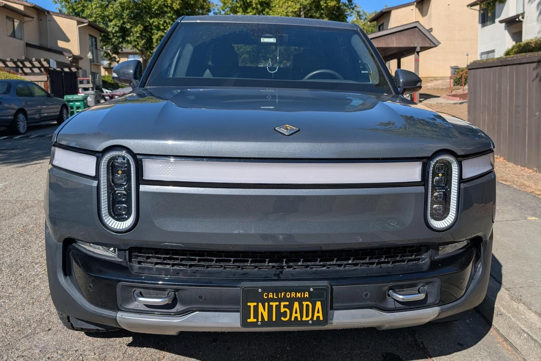 2022 Rivian R1T - Image 2 of 31