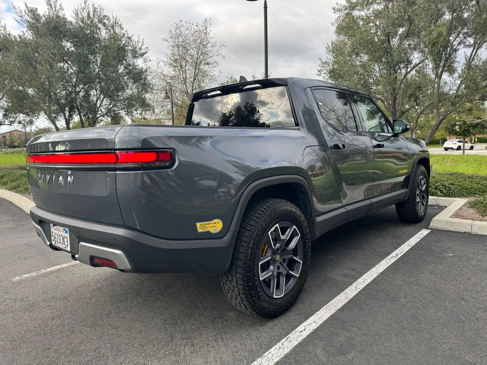 2022 Rivian R1T - Image 12 of 31