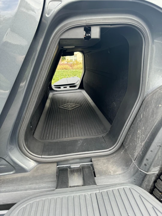 2022 Rivian R1T - Image 22 of 31