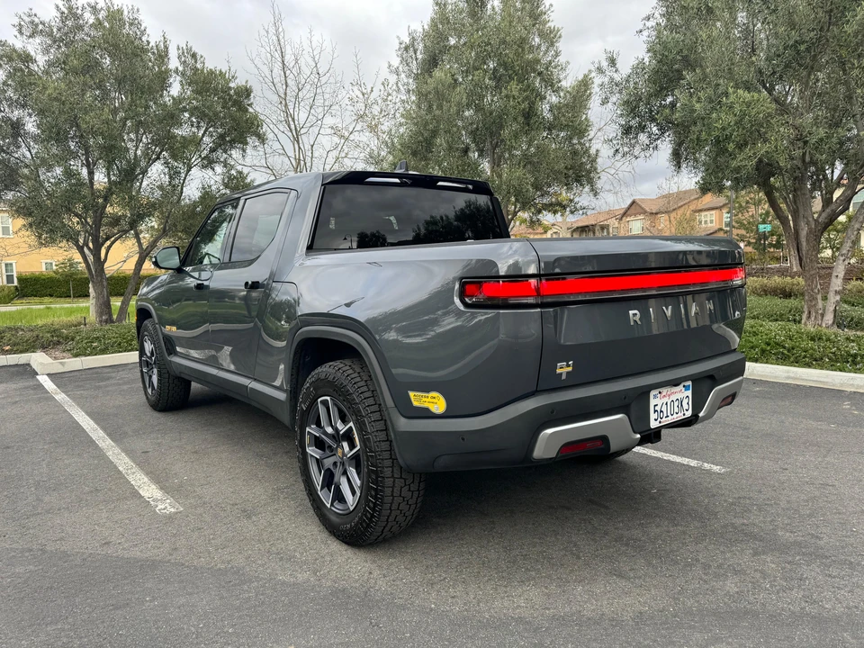 2022 Rivian R1T - Image 11 of 31