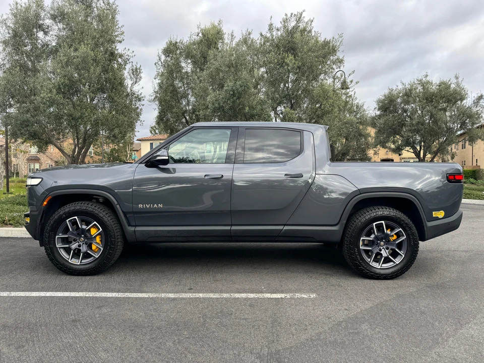 2022 Rivian R1T - Image 9 of 31