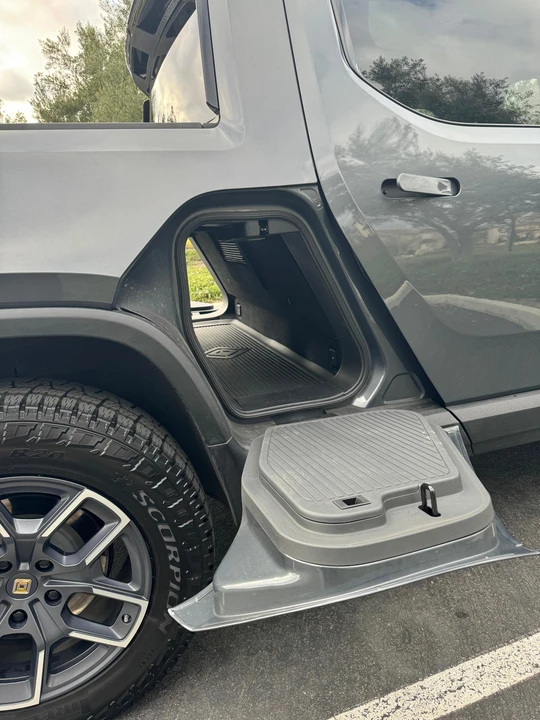 2022 Rivian R1T - Image 28 of 31