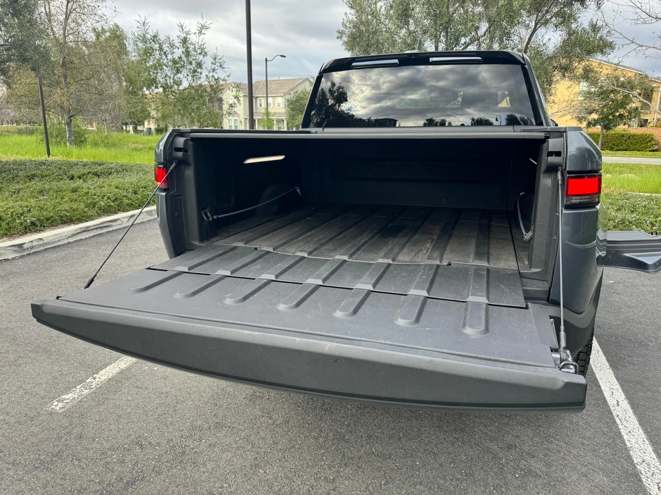 2022 Rivian R1T - Image 24 of 31