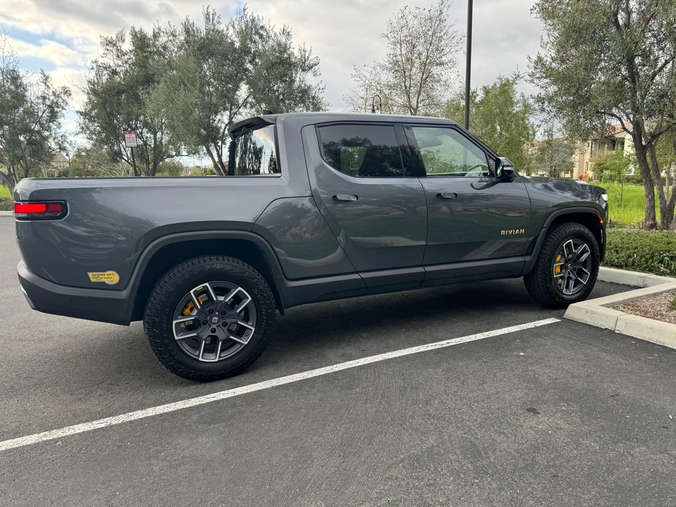 2022 Rivian R1T - Image 13 of 31