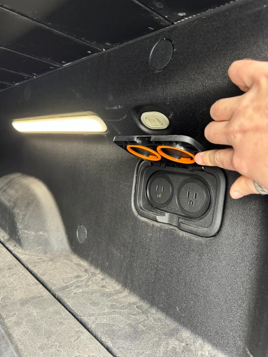 2022 Rivian R1T - Image 26 of 31