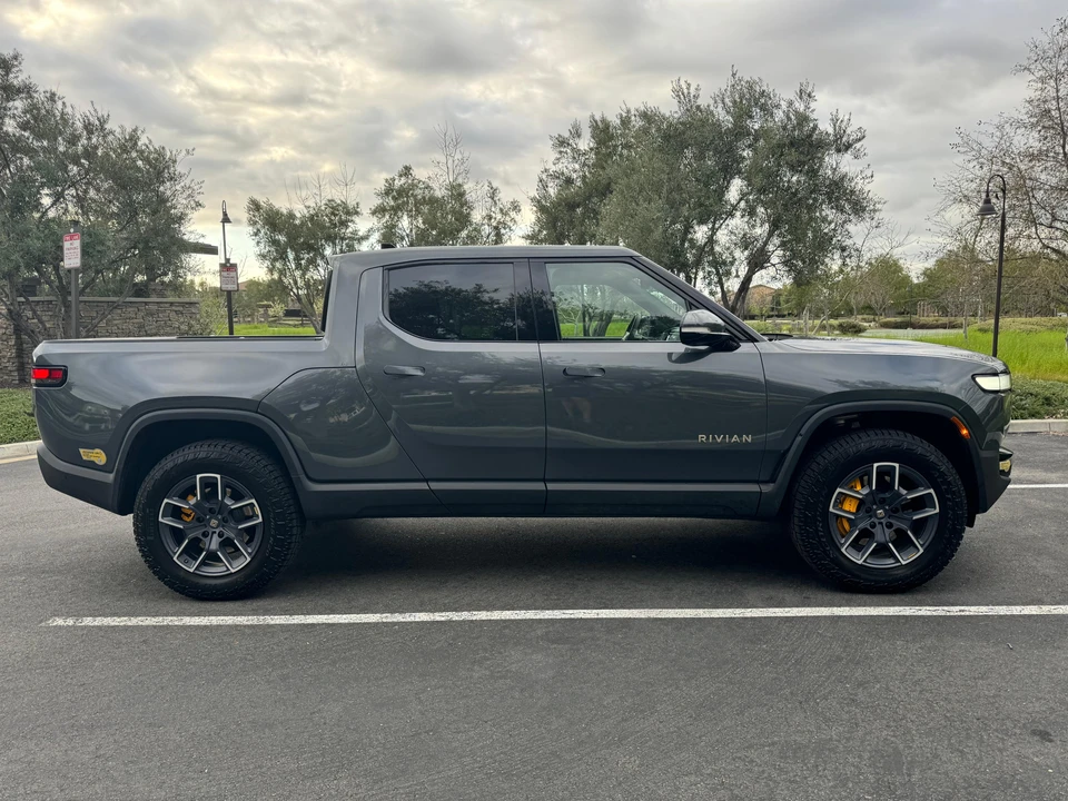 2022 Rivian R1T - Image 14 of 31