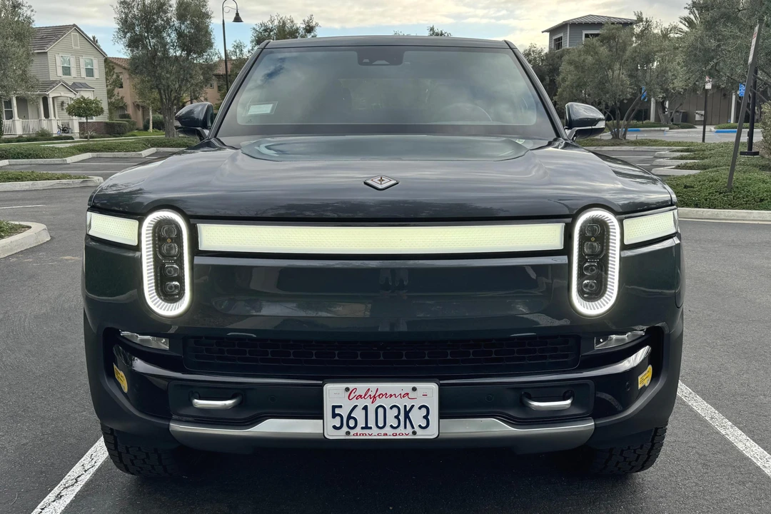 2022 Rivian R1T - Image 2 of 31