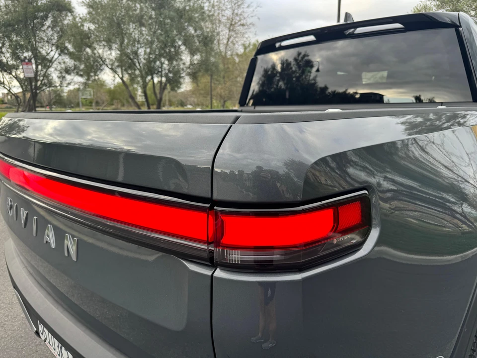 2022 Rivian R1T - Image 27 of 31