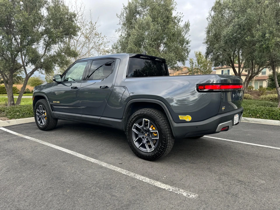 2022 Rivian R1T - Image 10 of 31