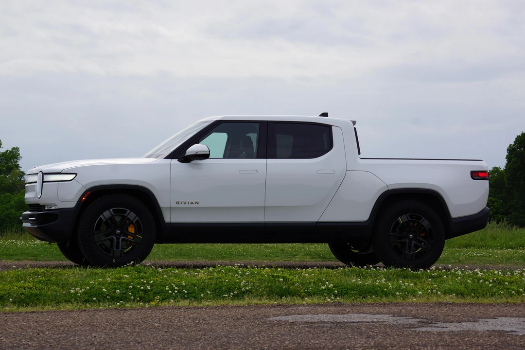2022 Rivian R1T - Image 30 of 31