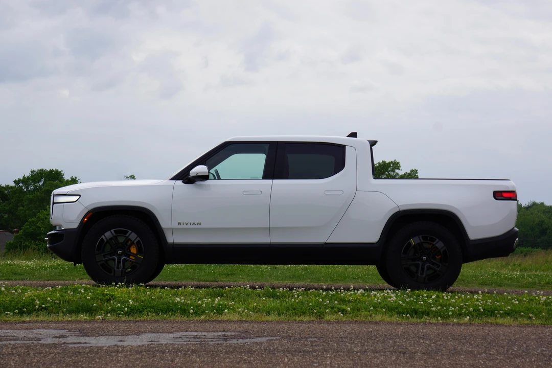 2022 Rivian R1T - Image 31 of 31