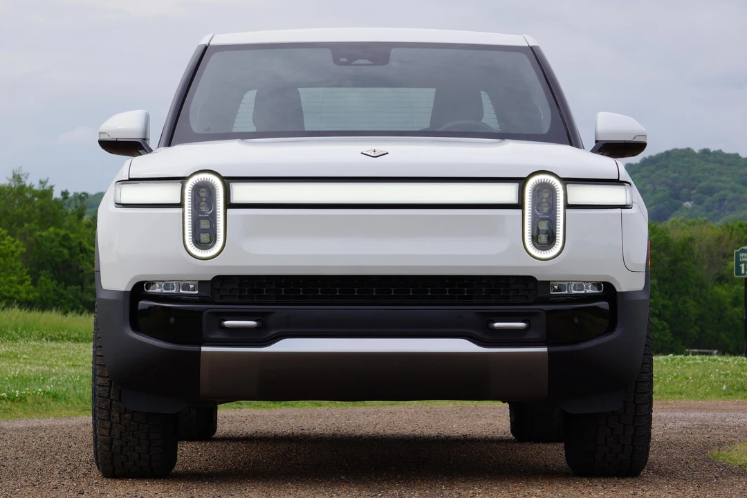 2022 Rivian R1T - Image 2 of 31