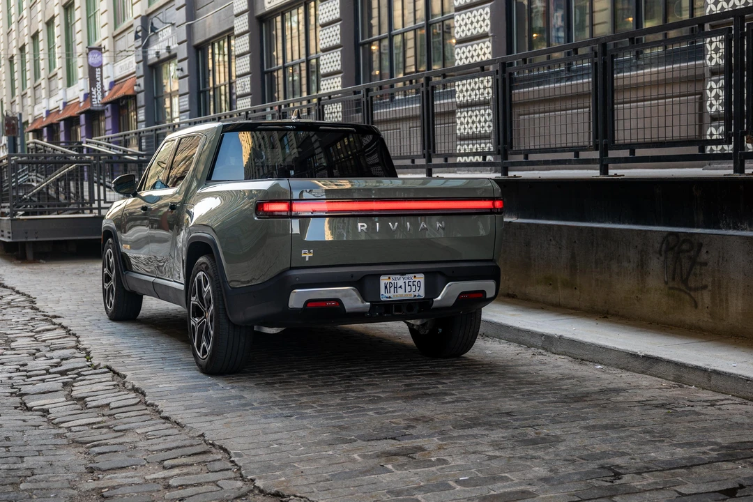 2022 Rivian R1T - Image 18 of 31