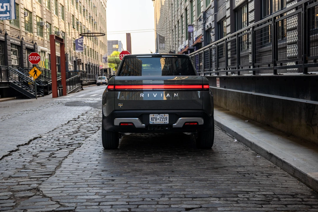 2022 Rivian R1T - Image 21 of 31