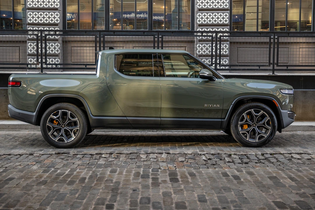2022 Rivian R1T - Image 30 of 31