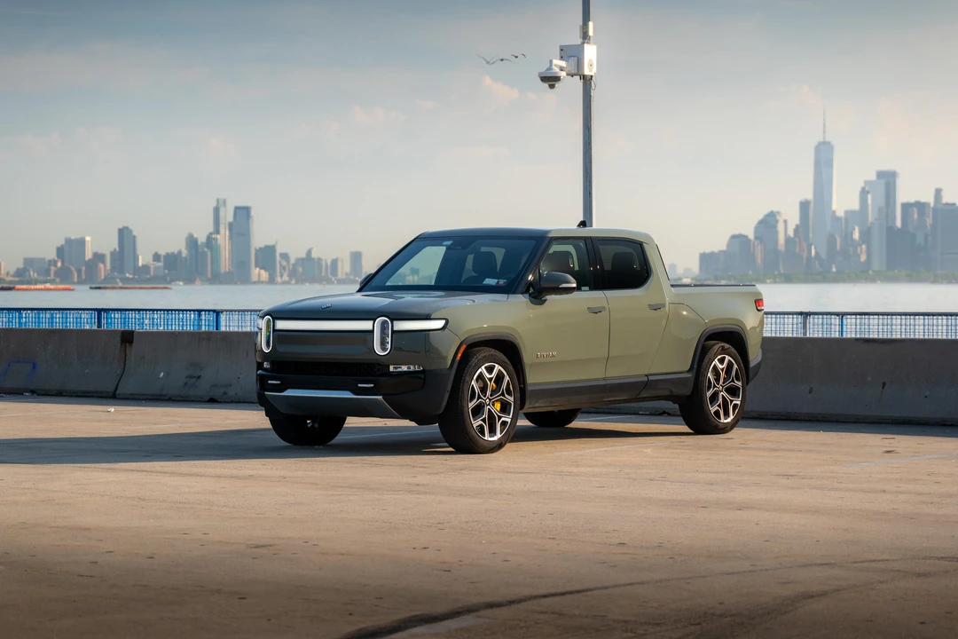 2022 Rivian R1T - Image 15 of 31