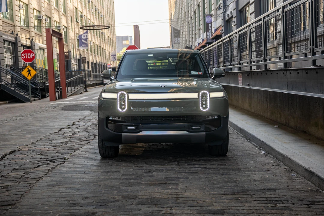 2022 Rivian R1T - Image 7 of 31