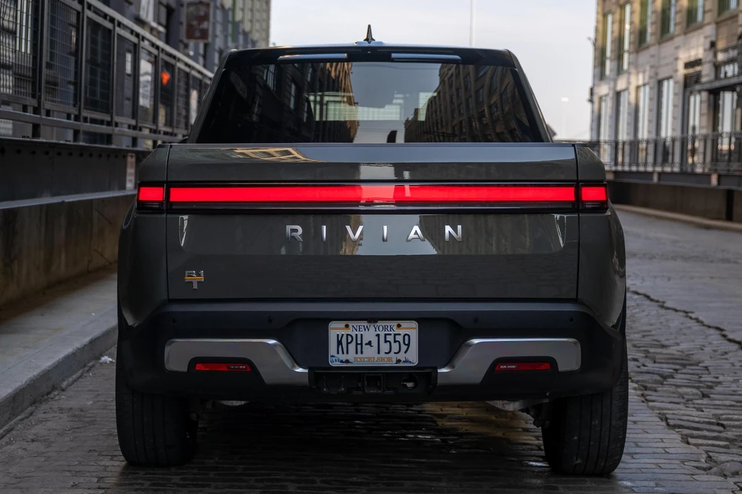 2022 Rivian R1T - Image 5 of 31